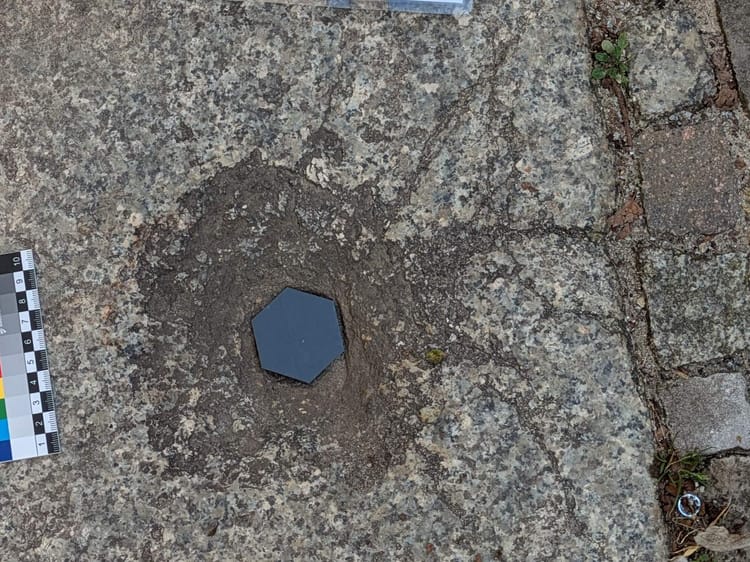 Randorientierte Speichenfrakturen - ein quasi-statischer Erklärungsansatz
